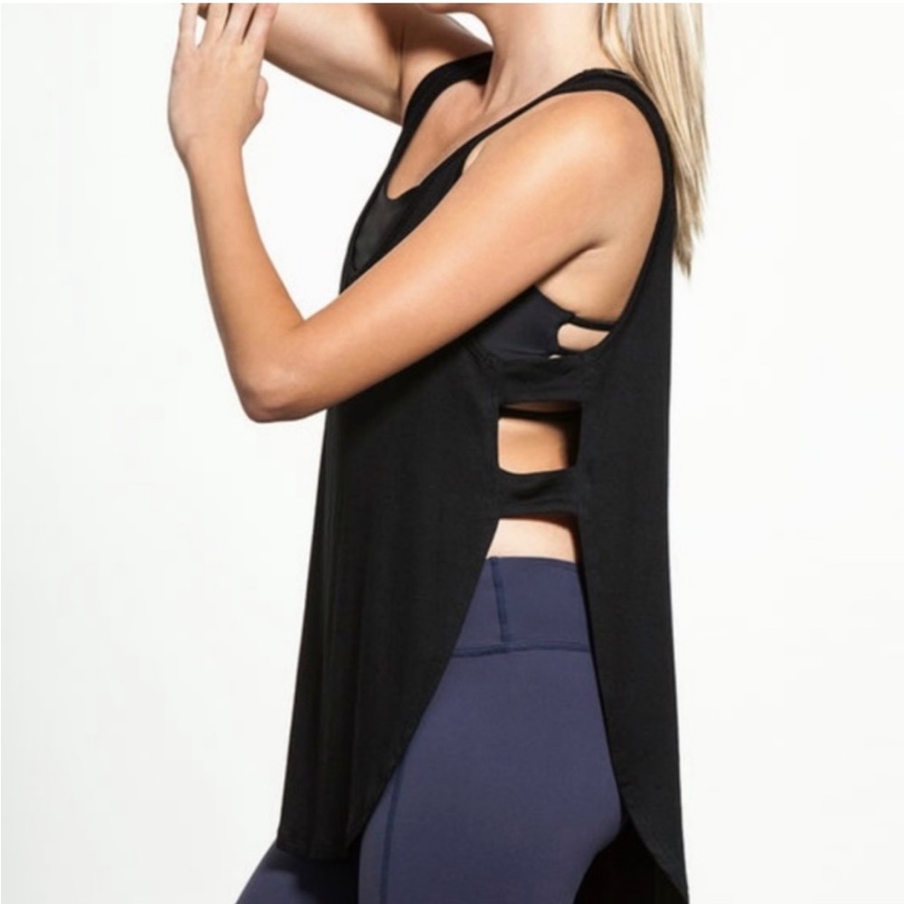 Beyond Yoga Open sides tank - Picture 2 of 4